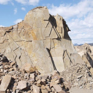 Csaknem függőleges rétegek